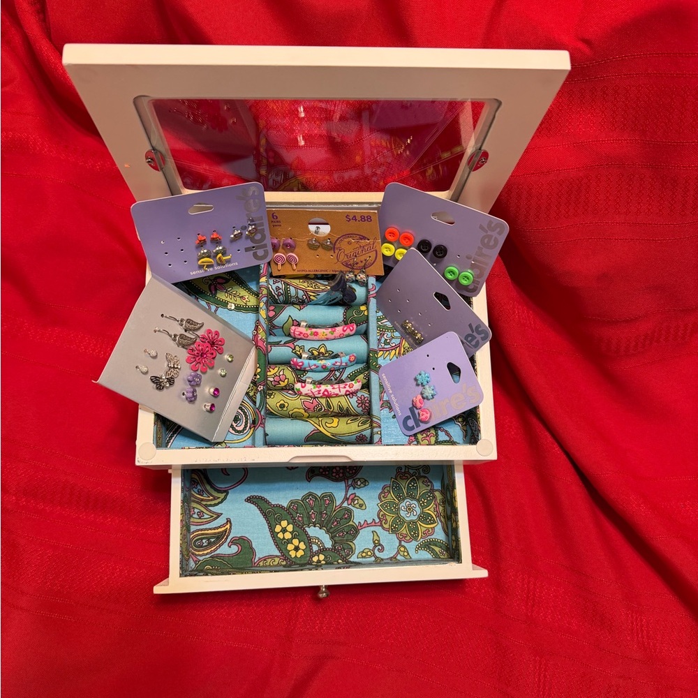 Colorful Jewelry and Accessory Set - Picture 3 of 6
